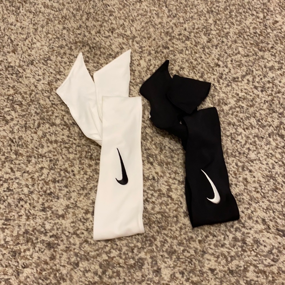 Black and White Nike Thick Head Tie